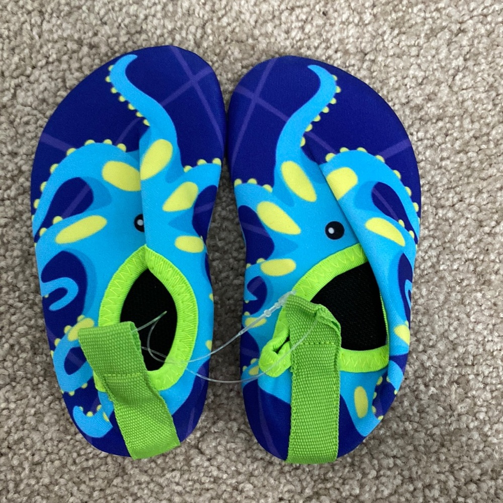 NWT Toddler Swim Water Shoes size 6